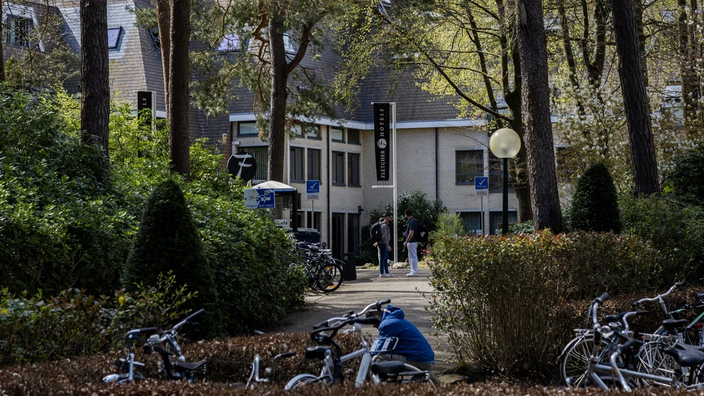 Foto: COA moet dwangsommen betalen om hotel in Epe