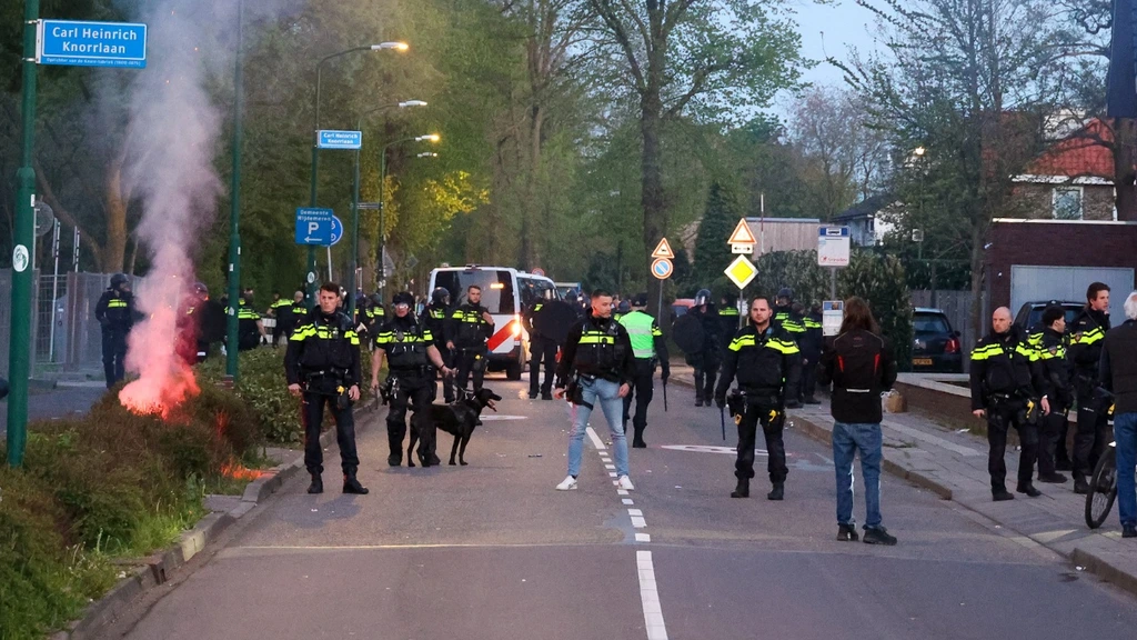 Opnieuw onrustig anti-azc-protest Loosdrecht, twee aanhoudingen