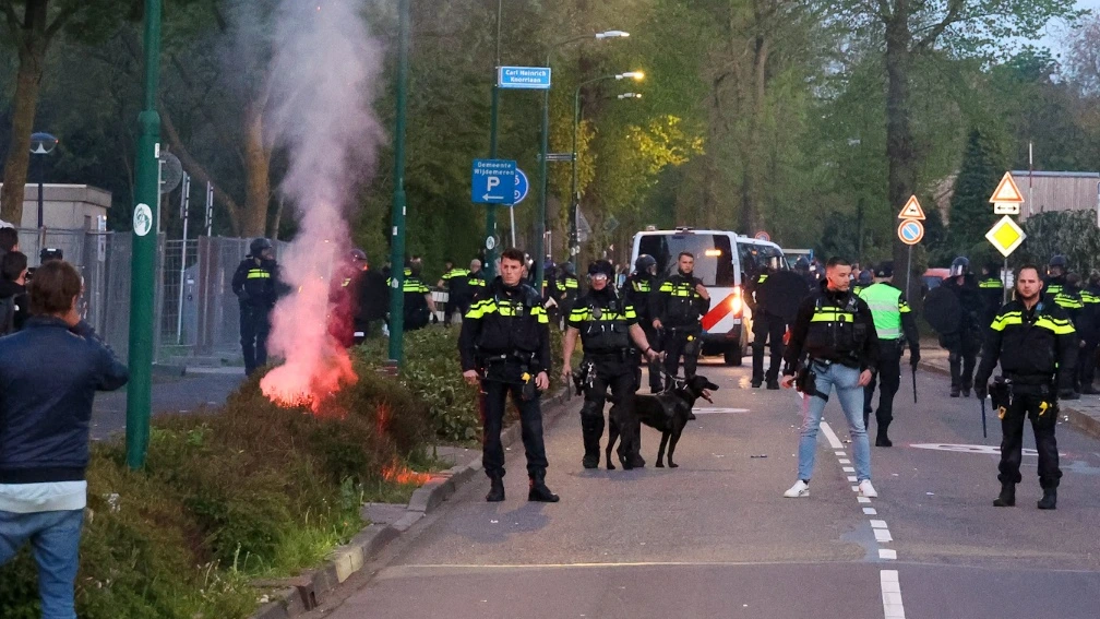 Foto: Opnieuw onrustig asielprotest Loosdrecht, twee aanhoudingen