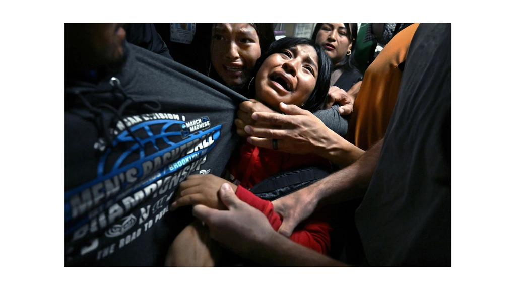 Foto: Moment dat immigrantengezin in VS uit elkaar wordt gehaald is foto van het jaar